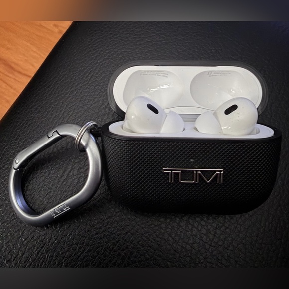 TUMI AirPods Pro 2 case - Picture 4 of 5